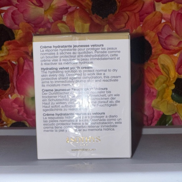 Hydra Hydrating Velvet Youth Cream - White - Picture 2 of 3